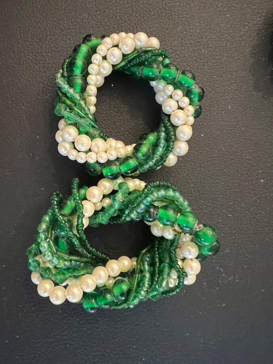 Other - Christmas 14 wisted multi-strand beaded napkin rings emerald green & faux pearls